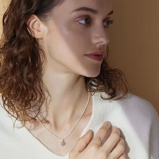 Ningfeng Japanese nojess Christmas limited romantic snowflake natural moonstone tanzanite silver crystal necklace clavicle chain pearl necklace + moonstone pendant