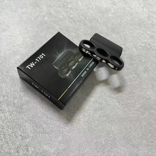 Tanbeiman TW1701 three-finger fist buckle self-defense, convenient and easy to carry, luxurious matte feel, easy to carry, black, weight 106 grams