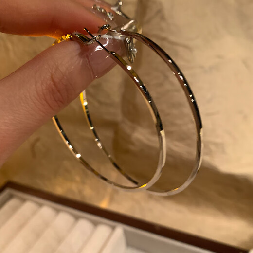 Japanese and European and American fashionable tools, exaggerated large circle earrings, high-end, unique earrings suitable for square and round faces, silver large hoops, 6 cm diameter pair