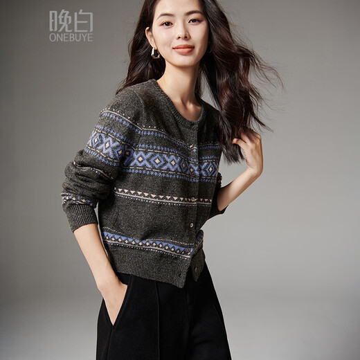Late white 2025 winter style, popular this year with sheep wool Fair Isle sweater, short knitted cardigan for women, floral gray L