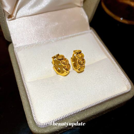 18k real gold electroplated copper coin round earrings, retro exquisite earrings, feminine and versatile earrings, light luxury and high-end sense. Earrings - gold (18k real gold electroplating)