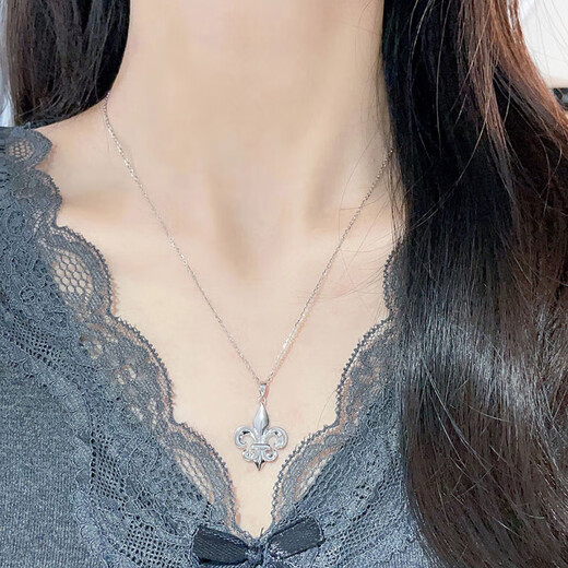 Lao Fengxiang platinum pendant pt950 elegant iris pendant as a birthday gift for girlfriend and wife platinum jewelry white gold about 2.94g