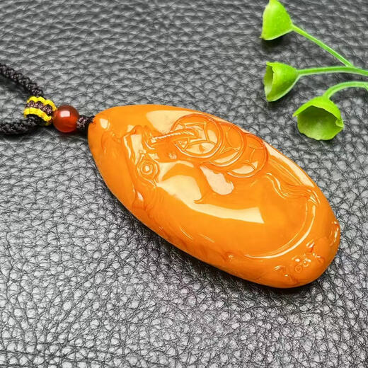 Fuwanzhe Natural Beeswax Zodiac Horse Pendant Baltic Amber Horse Pendant 58X28.5X14.5mm 15.85g