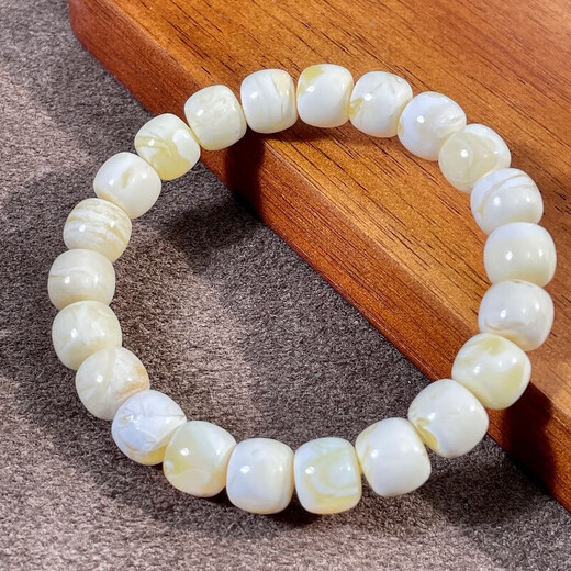 Ancient amber beeswax raw ore Russian material porcelain white demon flower blood amber chicken fat yellow root amber Qin color gold porcelain white multi-treasure bracelet picture