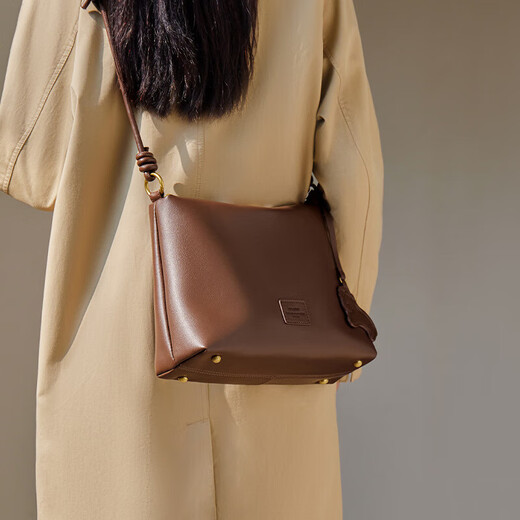 Nalandu 2025 Autumn and Winter New Bucket Bag Fashionable Shoulder Bag Design Crossbody Bag Large Capacity Commuting Bag for Women Coffee Color Length 31.5CM* Thickness 10.5CM* Height 21.5CM