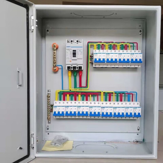 Ensemble complet personnalisé basse tension de boîte de distribution armoire d'alimentation boîte de compteur d'éclairage domestique boîte de commande électrique 380v installation de surface intérieure finie configuration triphasée 15
