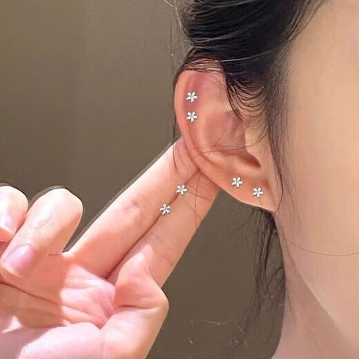 Pupan Lao Phoenix sterling silver 9999 small flower earrings for ear piercing, versatile mini small earrings for women to sleep without removing earrings, mini small flower pair, Lao Fengxiang's same style