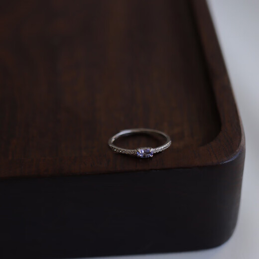 I really love the ultra-fine gemstone ring. Natural and beautiful blue-purple tanzanite 925 sterling silver gift for women with diamonds. The opening is adjustable.