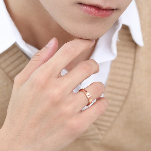 Chow Sang Sang Small Square Buckle 18K Color Gold Ring Rose Gold 520 Pair Ring Love Secret 92739R Pricing 16 Circles