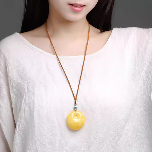 Nine-color cloud chicken oil yellow beeswax pendant amber safety buckle for men and women couples trendy 2025 princess buckle necklace pendant beeswax princess buckle BZ8620