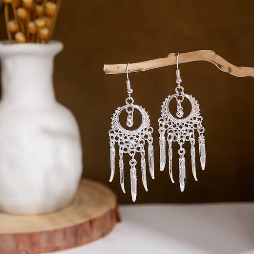 
Cijia national style earrings retro style earrings a few silver jewelry headdresses Miao Bai ethnic group Dali Miao village silver jewelry Miao silver earrings E16864. Color