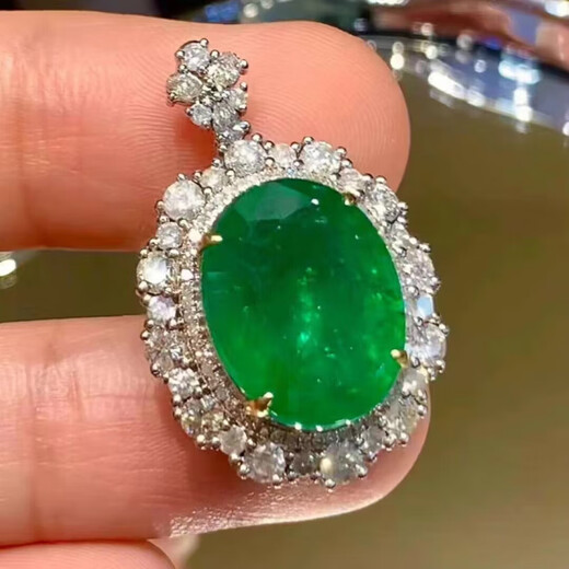 Half emerald pendant ring dual-purpose 18k full body fluorescent atmosphere, classy and noble temperament