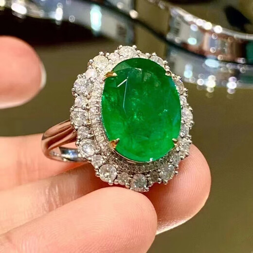 Half emerald pendant ring dual-purpose 18k full body fluorescent atmosphere, classy and noble temperament
