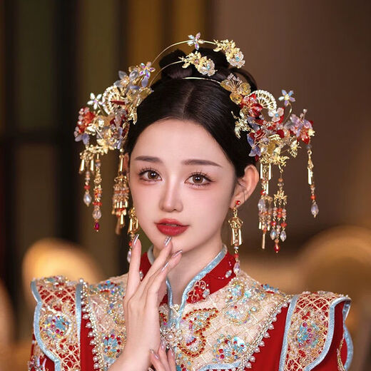 Sanqihu Xiuhe clothing phoenix crown headdress Xiuhe bride Chinese style 2025 new gold red simple atmosphere wedding dragon and phoenix gown with Begonia sense