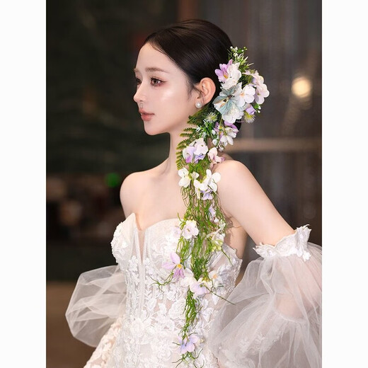 Korean style bride with makeup and hair, wedding headwear, bridal headwear, super fairy and beautiful flowers, forest style Korean wedding dress, model headwear
