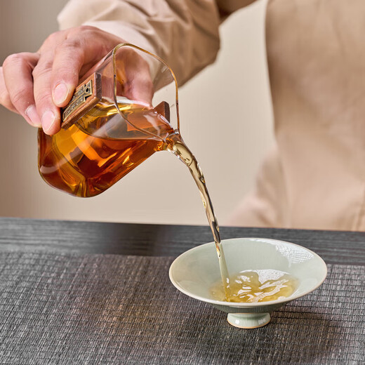 Gold-inlaid jade glass fair cup, household tea-making tea dispenser, tea set accessories, high temperature resistance, thickened tea sea, square glass