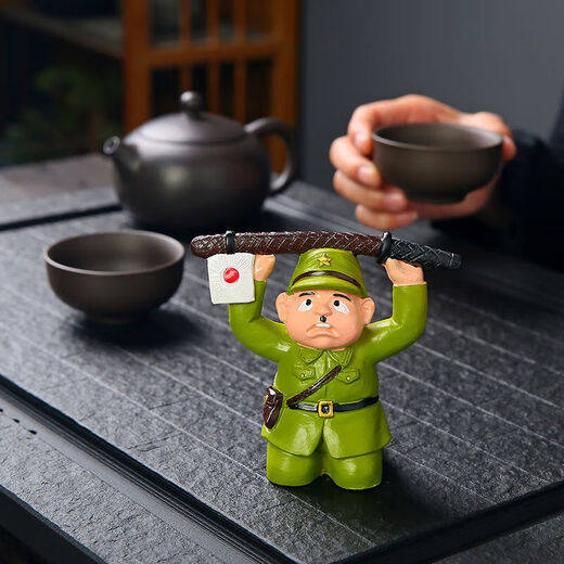 Japanese people kneel down and surrender, color-changing tea pet ornaments, creative tea tables, tea tray decorations, tea accessories, tea pets, Japanese people surrender, color-changing models, safe packaging