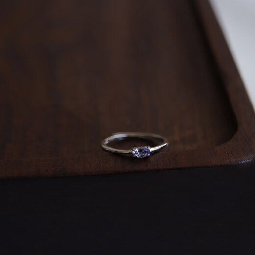 I really love the ultra-fine gemstone ring. Natural and beautiful blue-purple tanzanite 925 sterling silver gift for women with diamonds. The opening is adjustable.