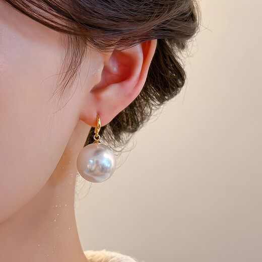 Qi Xiaomi large Shijia pearl earrings women's earrings 2025 new high-end light luxury earrings temperament round face earrings a pair of white large pearl earrings the same style as Liu Shishi