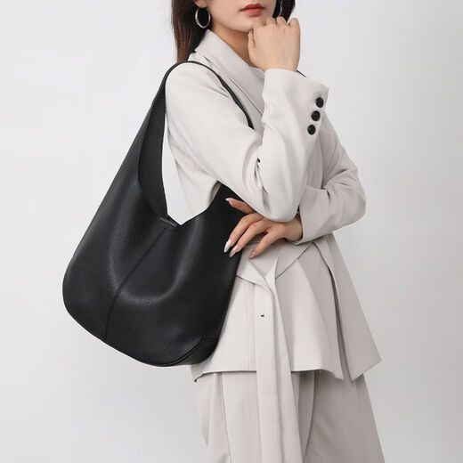 Hong Kong bag shopping for women 2024 autumn and winter new bucket bag large capacity tote bag feeling armpit shoulder bag black counter
