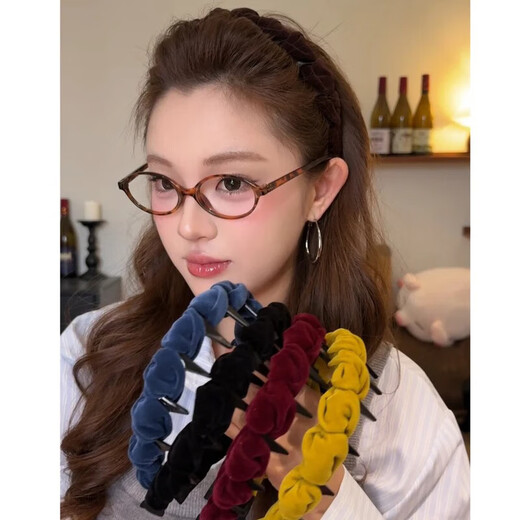 Autumn and winter twist velvet three-dimensional hair hoop for women 2025 new thickened twisted tooth comb high skull headband temperament hairpin 1 red thickened velvet twisted hair hoop 1