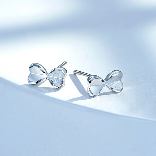Chow Tai Sang pt950 platinum earrings for women, a pair of bow platinum earrings, earrings, earrings, gift for girlfriend, gift, pair