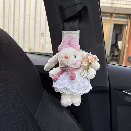 Yusenyi's cute bunny ears car seat belt shoulder cover anti-strangulation children's car protective shield decoration cute carrot hat colorful clothes blue pants lop-eared rabbit white fabric shoulder pads