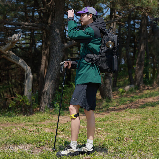 Nanmu Xiong Outdoor Mountaineering Bag Men's Travel Lightweight Hiking Backpack Women's Large Capacity Versatile Travel Backpack Black