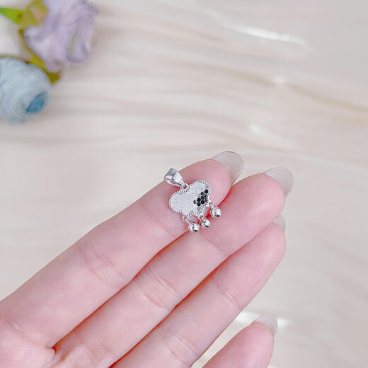 Lao Fengxiang PT950 platinum bell tassel longevity lock fish scale ruyi lock pendant diamond brand star meteor ring pendant platinum about 2.27g/ platinum bell longevity lock fish scale pendant