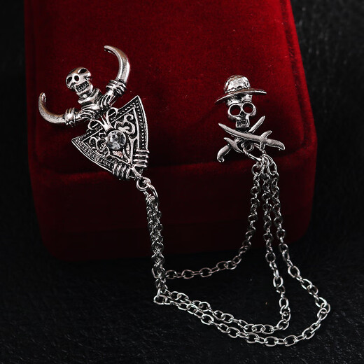 Fat Donglai's same brooch for men, Korean version, trendy retro college style, navy style, crown, cross, wings, alloy emblem for women, retro silver skull shield