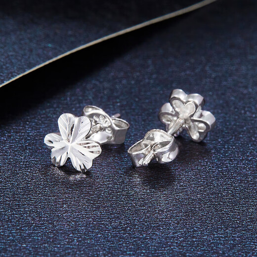 Beijing Gold Trading Center Co., Ltd. PT950 platinum earrings, clover straight needle earrings, hollow bow, hollow heart, about 1.7g/platinum clover straight needle earrings