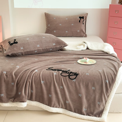 Cartoon embroidered children's thickened printed towel embroidered milk velvet blanket for nap baby warm blanket Sweetheart coffee blanket 150*200 blanket