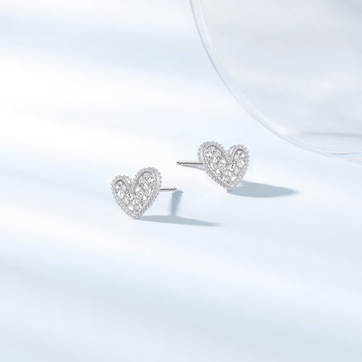 Chao Acer Love Platinum Earrings for Women Platinum PT950 Sparkling Earrings as a Birthday Gift for Girlfriend Priced at RMB 280 per pair, 2.1g