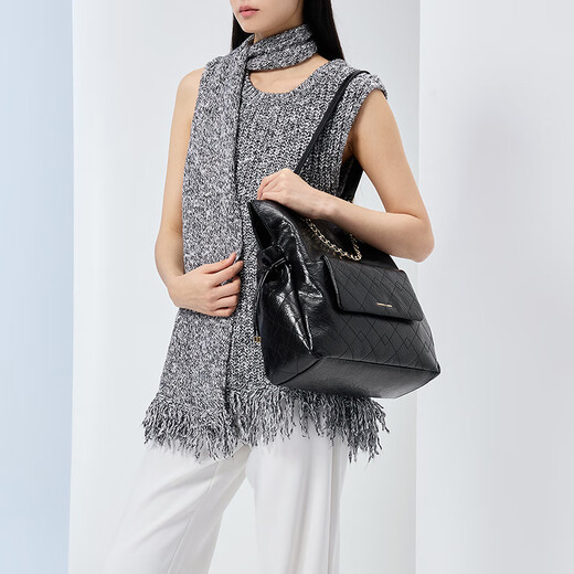 CHARLES&KEITH25 winter new drawstring oil wax leather diamond chain bag backpack CK2-30782756 Black black L