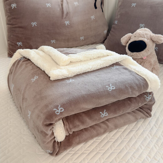 Cartoon embroidered children's thickened printed towel embroidered milk velvet blanket for nap baby warm blanket Sweetheart coffee blanket 150*200 blanket