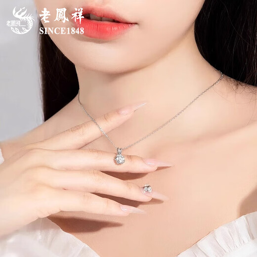 Lao Fengxiang pt950 platinum necklace for women, platinum starburst snowflake pendant, clavicle chain, Valentine's Day birthday gift for girlfriend, platinum snowflake pendant - about 1.1g, free sterling silver chain + brand gift box