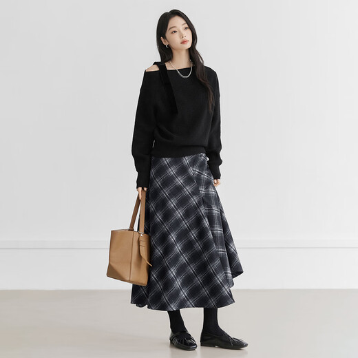 Dialogue (DUIBAI) Korean style oblique shoulder knitted sweater for women 2025 winter new style velvet lace design unique temperament top Quiet Black S