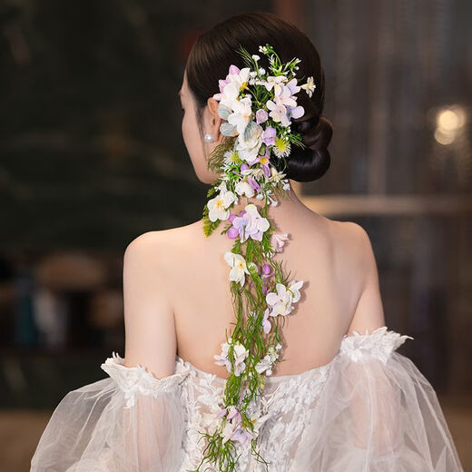 Korean style bride with makeup and hair, wedding headwear, bridal headwear, super fairy and beautiful flowers, forest style Korean wedding dress, model headwear