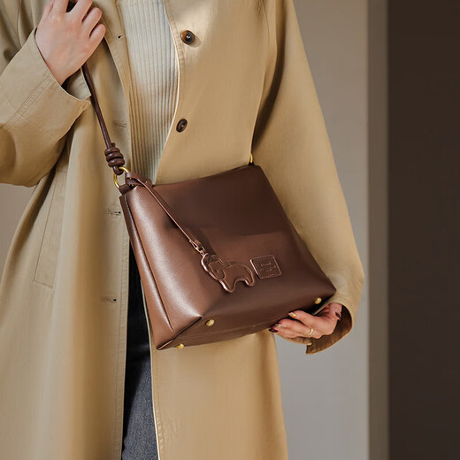 Nalandu 2025 Autumn and Winter New Bucket Bag Fashionable Shoulder Bag Design Crossbody Bag Large Capacity Commuting Bag for Women Coffee Color Length 31.5CM* Thickness 10.5CM* Height 21.5CM