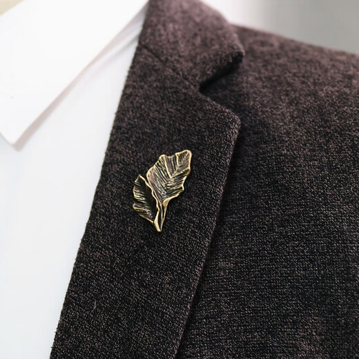 This gentleman's men's brooch, retro business suit brooch, men's personalized high-end gentleman's suit corsage gift for friends, retro leaf brooch, old silver