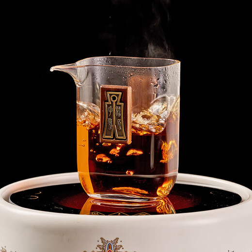 Gold-inlaid jade glass fair cup, household tea-making tea dispenser, tea set accessories, high temperature resistance, thickened tea sea, square glass