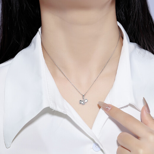 Wanfulong Platinum 950 Pendant Sparkling Maple and Apricot Leaf Platinum Pendant Necklace is a high-end birthday gift for your girlfriend. Platinum 950 Sparkling Maple and Apricot Leaf Pendant comes with a free 925 silver chain 1.65g.