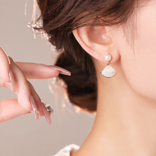 Sterling silver freshwater pearl earrings for women 18K gold-filled temperament sea shell dance skirt pearl earrings Valentine's Day gift white