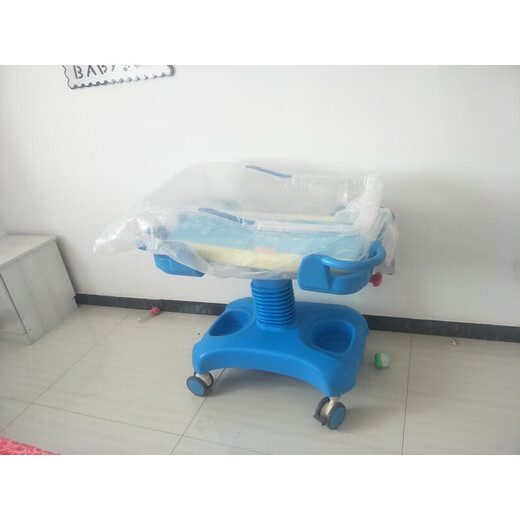 Confinement center crib anti-vomiting newborn crib obstetrical care bed abs mobile medical home stroller pink high-profile wheels plus brown silk mattress (with mosquito net)