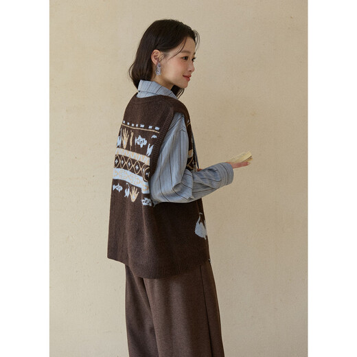 Mystery Show Animal Jacquard Vest Women's 2025 Winter Floral Velvet Yarn Retro Stacked Knitted Vest Brown Color Vest One Size