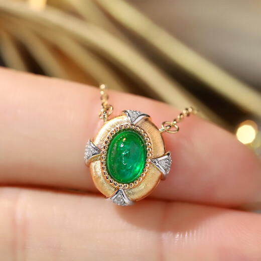 18K gold emerald necklace with brushed craftsmanship and natural diamonds for your girlfriend and elders