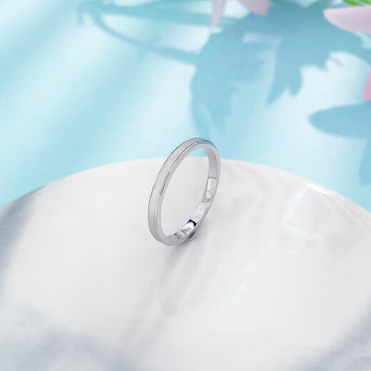 Lao Fengxiang platinum fixed mouth cat's eye plain ring simple and versatile plain ring platinum jewelry white gold about 2.5g ring number 13