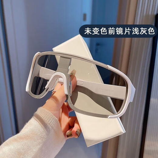 Color-changing transparent cycling glasses, day and night, sports windproof night riding goggles, mountaineering outdoor sunglasses, polarized photochromic, black-frame color-changing lenses, package, exquisite zipper special mirror box + lens cloth