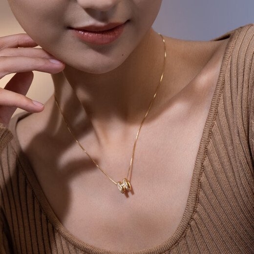 Fellala Little Lucky Letter Necklace for Women, Versatile, High-Class Clavicle Chain, Light Luxury, Reversible, Holiday Birthday Gift, Basic Style (Reversible)