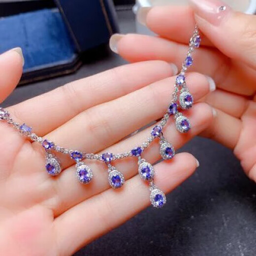 Fuwu Natural Tanzanite Clavicle Necklace for Women with Clean Body, Good Color, 925 Silver Seiko Inlay, Supports Testing, Natural